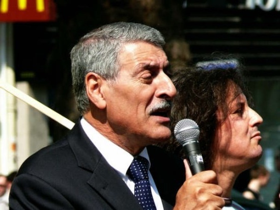 Ferhat Mehenni, s’adressant à ses partisans, lors d’un rassemblement à Paris. D. R.